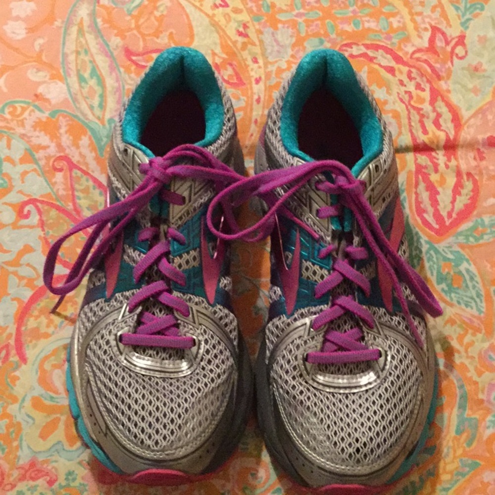 Used Brooks tennis shoes